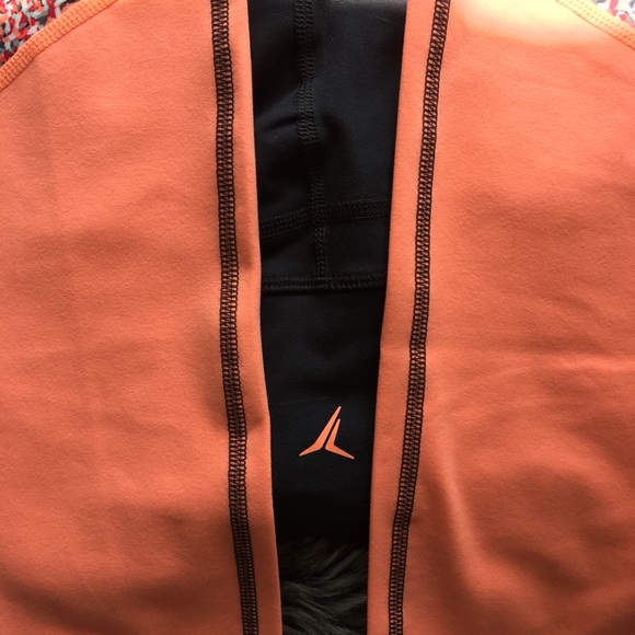 NWOT stylish fitness leggings - Picture 5 of 5